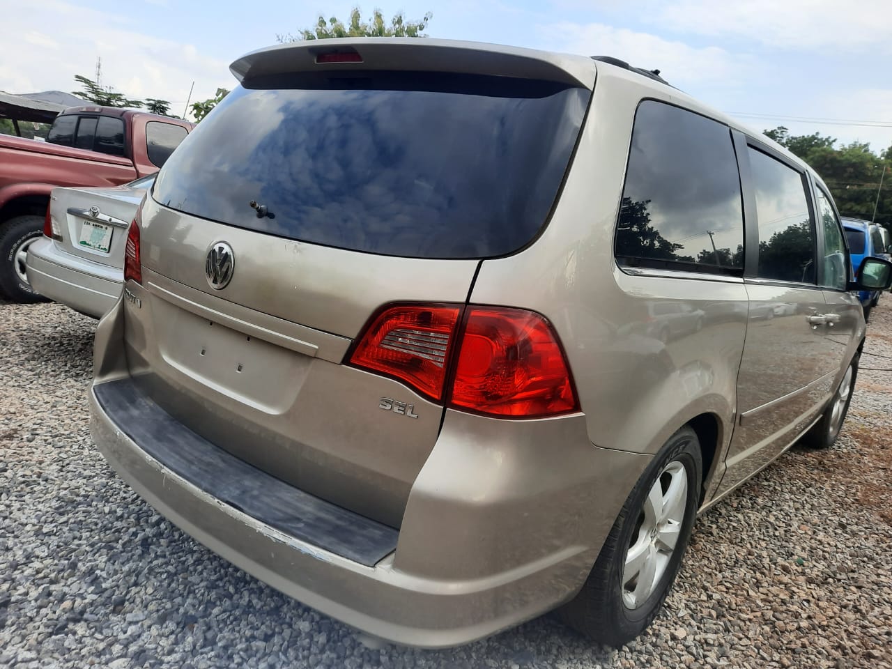 Foreign Used Volkswagen Routan 2009